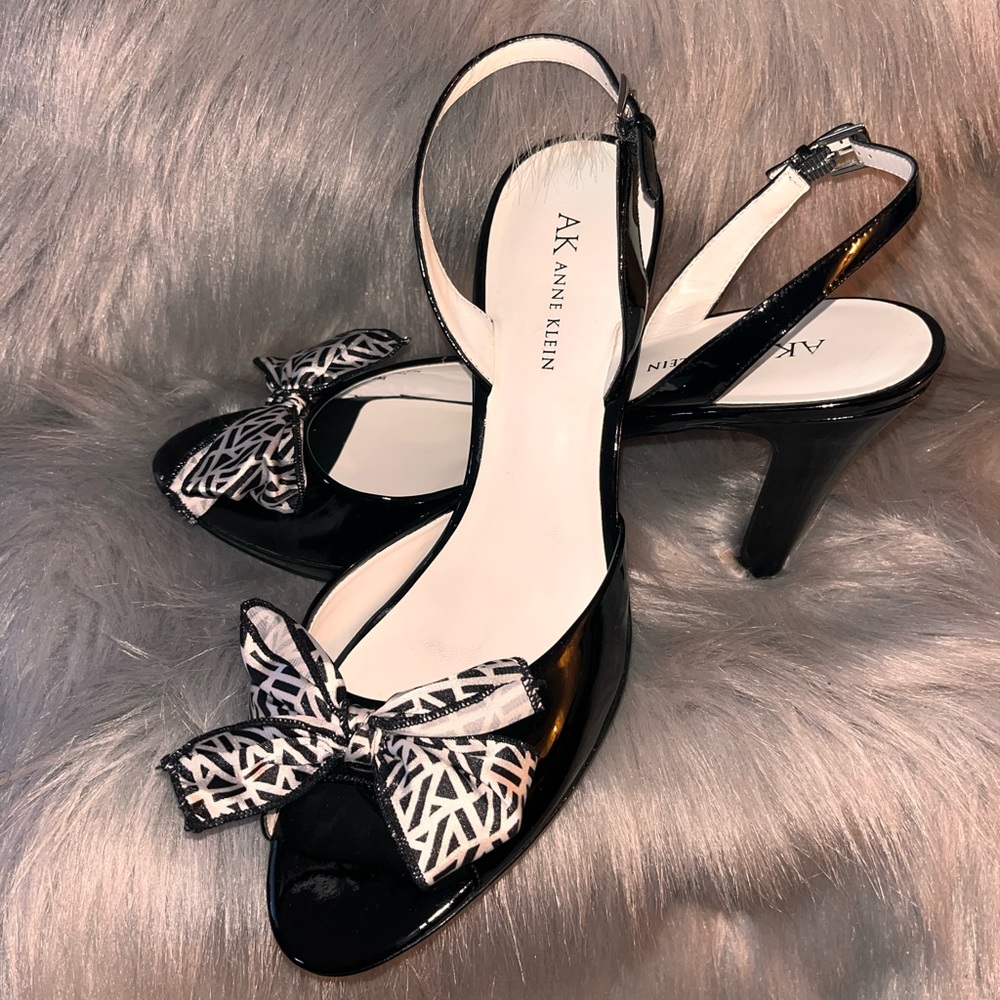 Anne Klein patent leather sling back 10M, 3in heel, B&W bow, Excellent condition